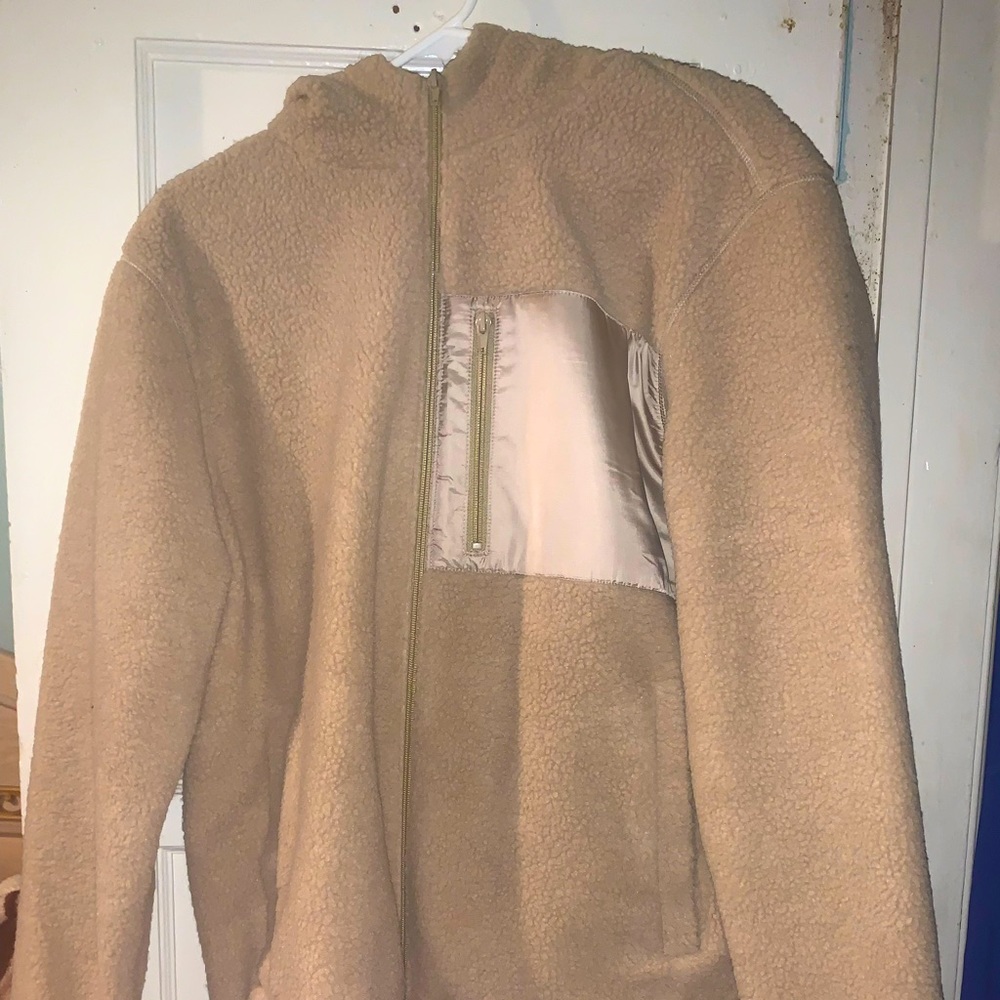 Arizona mens fleece jacket in light beige. Size Large.